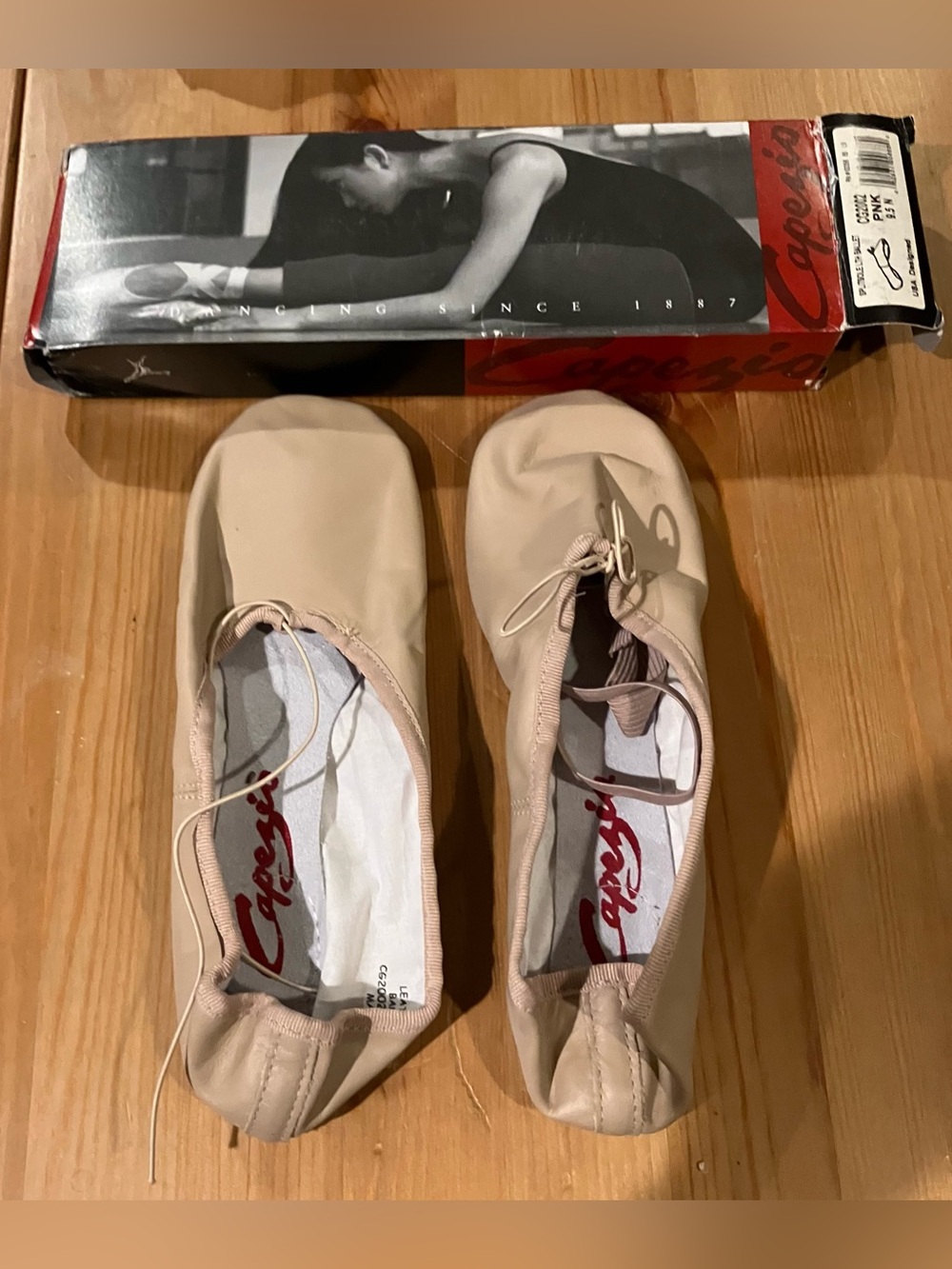 NEW Capezio SplitSole CG2002 Canvas Ballet Flats in Light Beige Size 9.5N